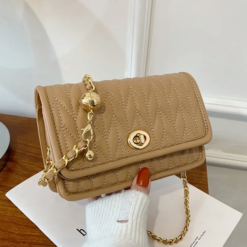 Bolso cuadrado pequeño con cadena, sencillo y moderno para el tiempo libre en otoño.
