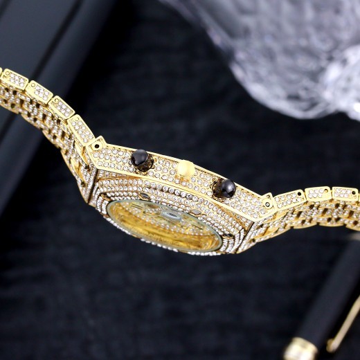 Reloj deportivo de cuarzo para hombre con cronometraje de tres esferas y diamantes