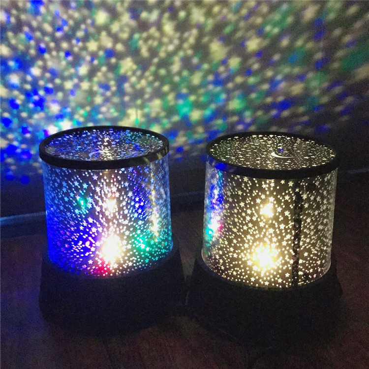 Proyector de luz nocturna LED con estrellas de colores (color aleatorio)
