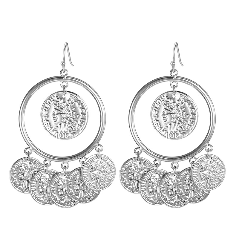 Pendientes vintage de metal y cobre.