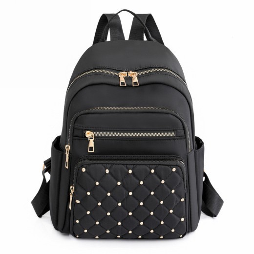 Mochila de moda con remaches y costura de rombos