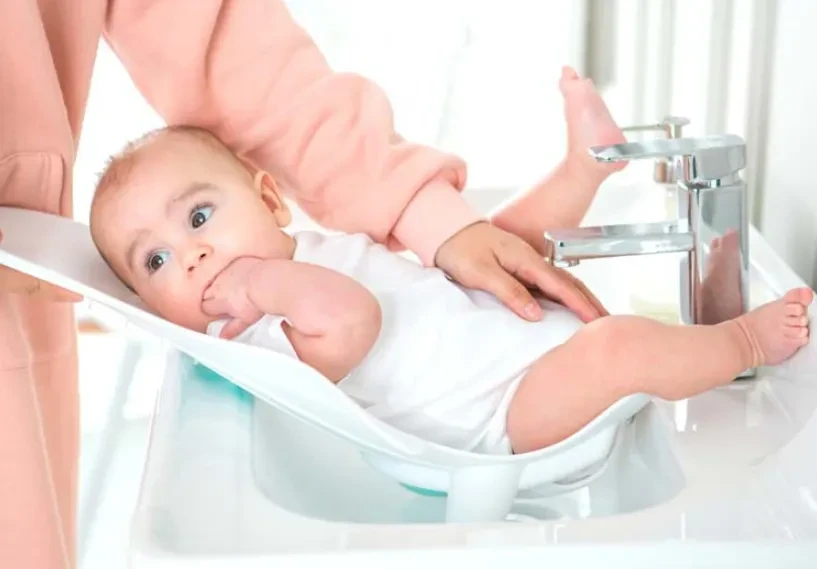Bebé en la bañera