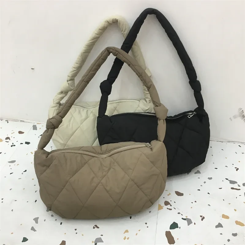 Bolso de plumón texturizado elegante, sencillo y combinable, de estilo rómbico y de estilo informal para minorías.