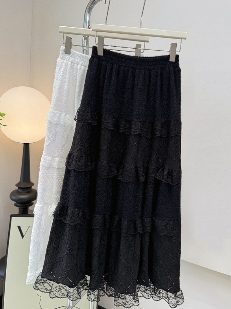 Vestido de encaje con costuras a juego y encaje calado