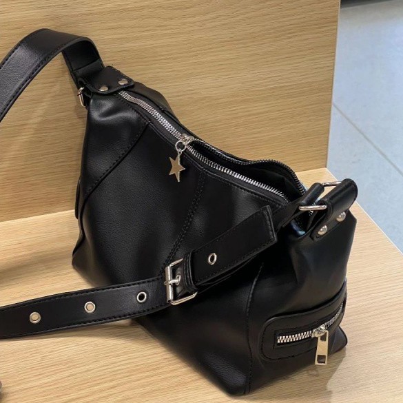 Bolso de hombro portátil para axila con diseño de interés especial