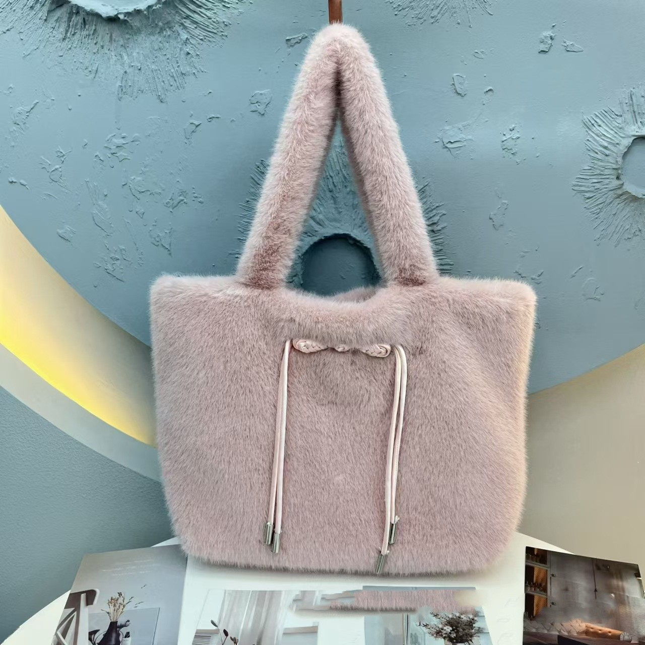 Bolso de mano de moda, bolso de peluche esponjoso