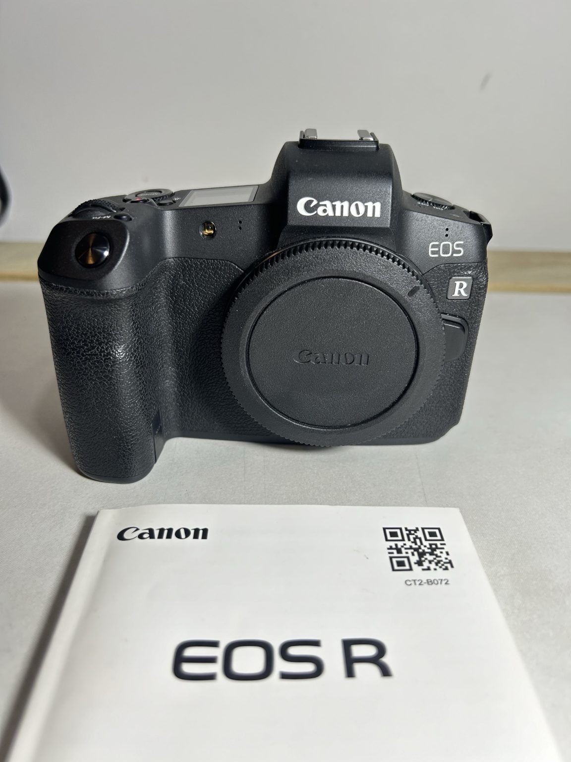 Kit Canon EOS R y RF 24-105 mm f/4 L IS USM con accesorios