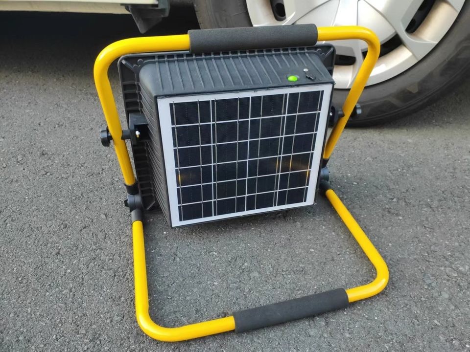 Luz de trabajo solar LED recargable portátil de 120 W, focos duraderos para exteriores