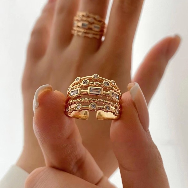 Anillo de sol de acero inoxidable chapado en oro de 18 quilates