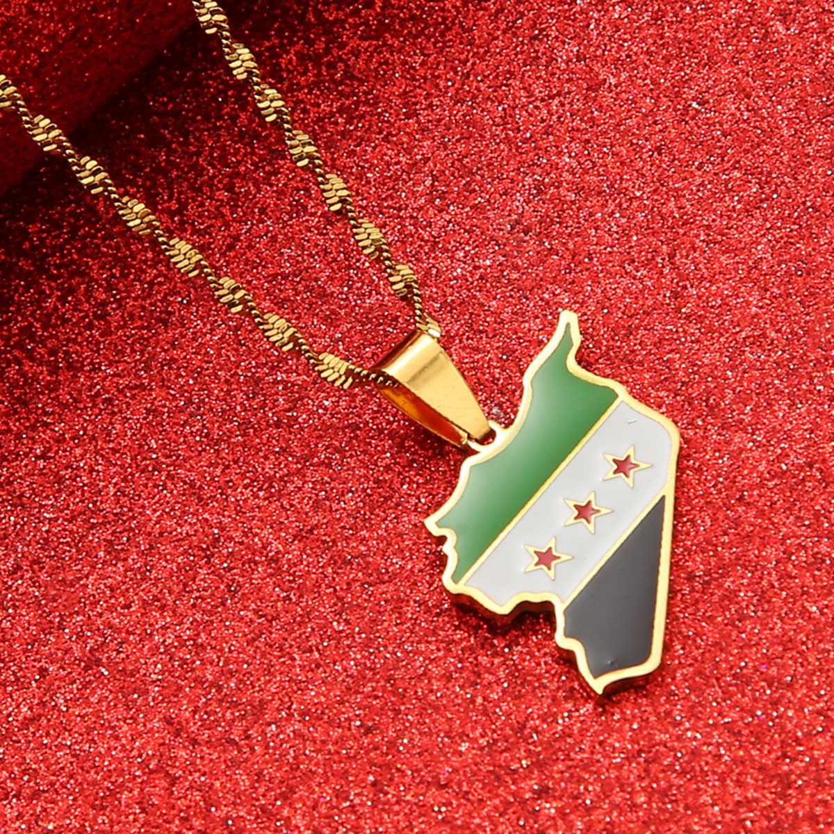 Collar con colgante de mapa y bandera de Siria