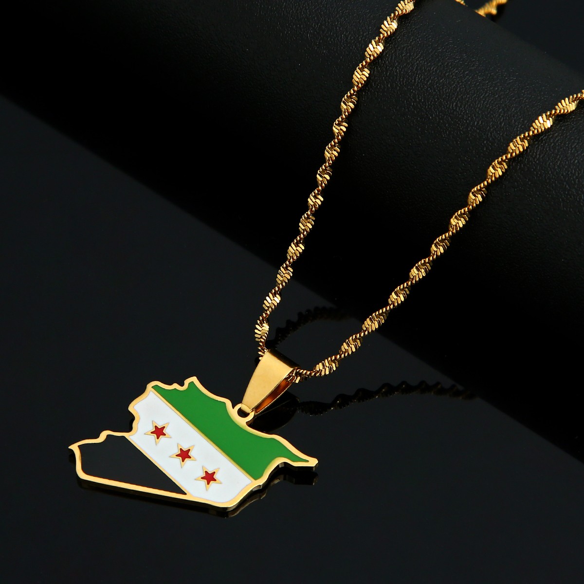 Collar con colgante de mapa y bandera de Siria