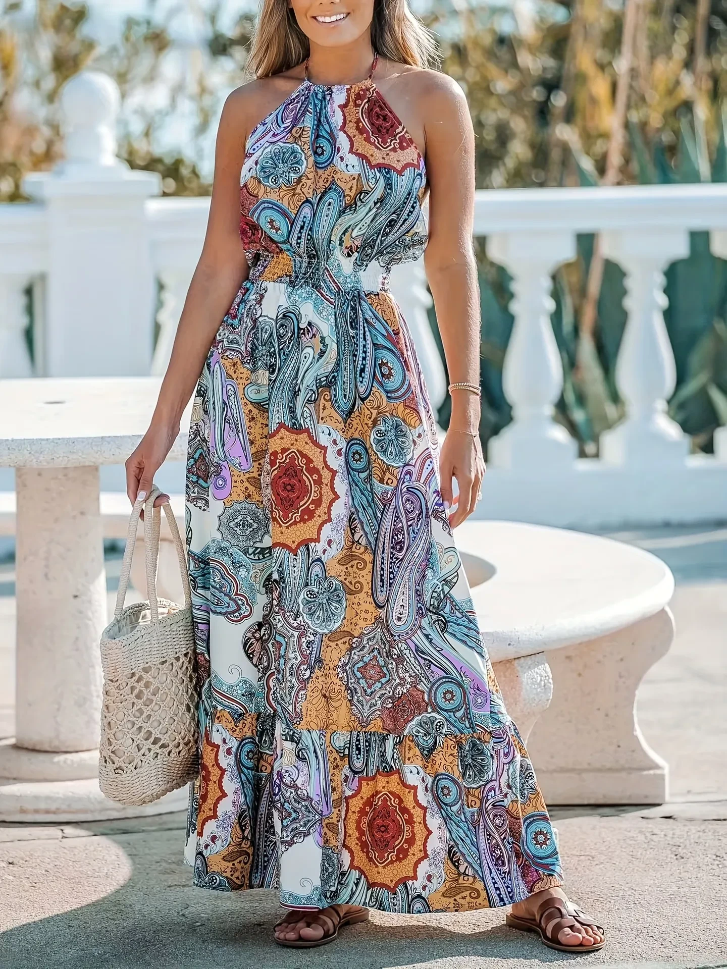 Vestido de moda con cuello halter y hombros descubiertos para mujer