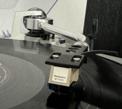 TECHNICS DIRECT DRIVE SL-D2 CON CAJA DE ENVÍO ORIGINAL Y CARTUCHO DE 270 C - NUEVO