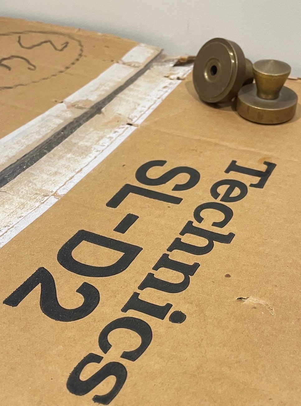 ADAPTADORES VINTAGE DE 45 RPM EX-RADIO NEW ZEALAND - ¡GRANDES! ((LATÓN MACIZO))