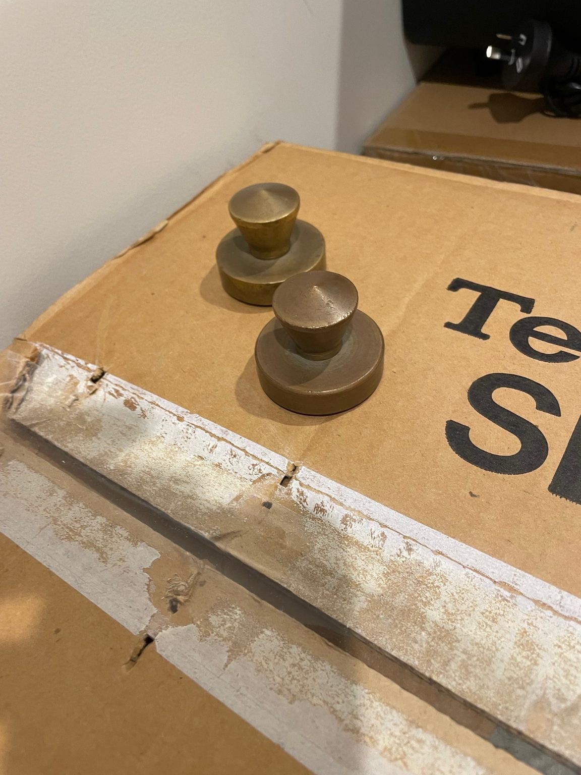 ADAPTADORES VINTAGE DE 45 RPM EX-RADIO NEW ZEALAND - ¡GRANDES! ((LATÓN MACIZO))