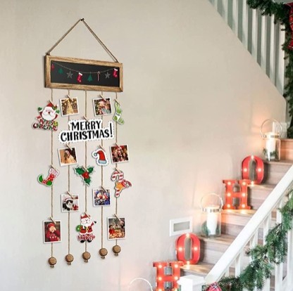 Adornos de madera para colgar en la pared con fotos, manualidades y adornos.