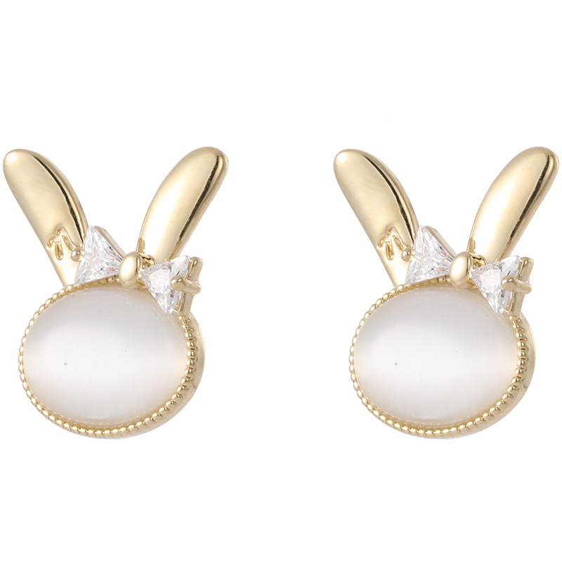 Lindos pendientes de conejo con ópalo y botón de presión. Pendientes de plata con cierre de presión.