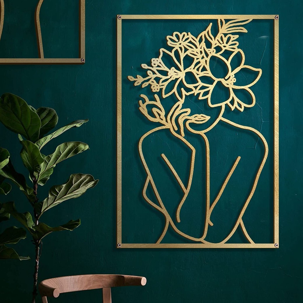 Adorno de pared de metal con silueta femenina