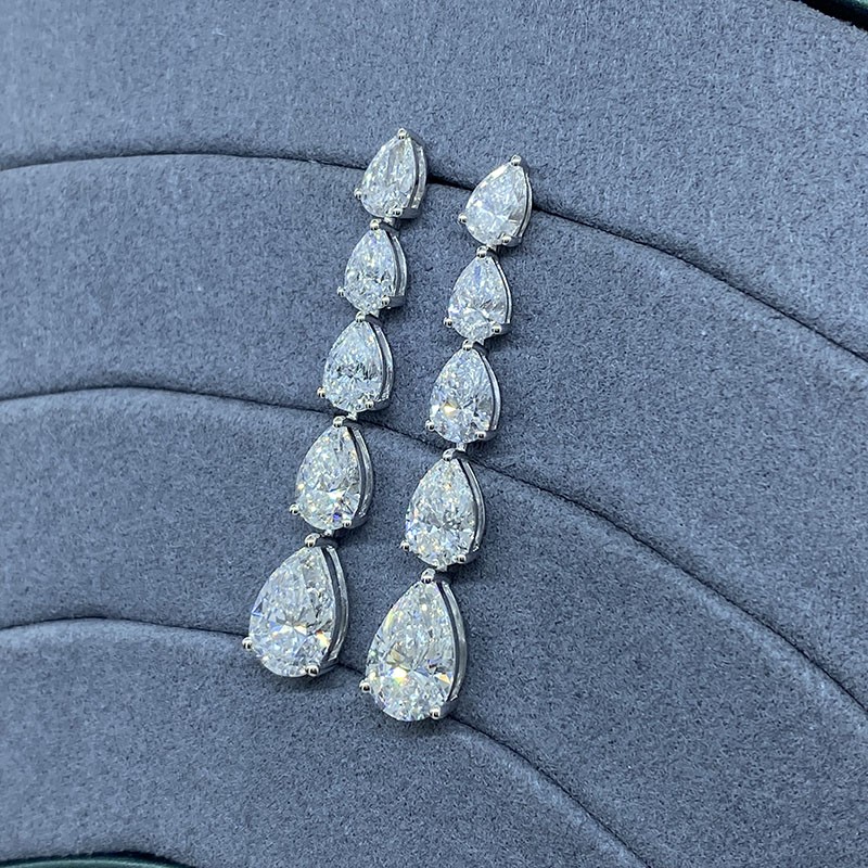 Collar de eternidad completo de oro blanco macizo de 14 quilates con corte de pera (43 cts) y aretes (9,2 cts)