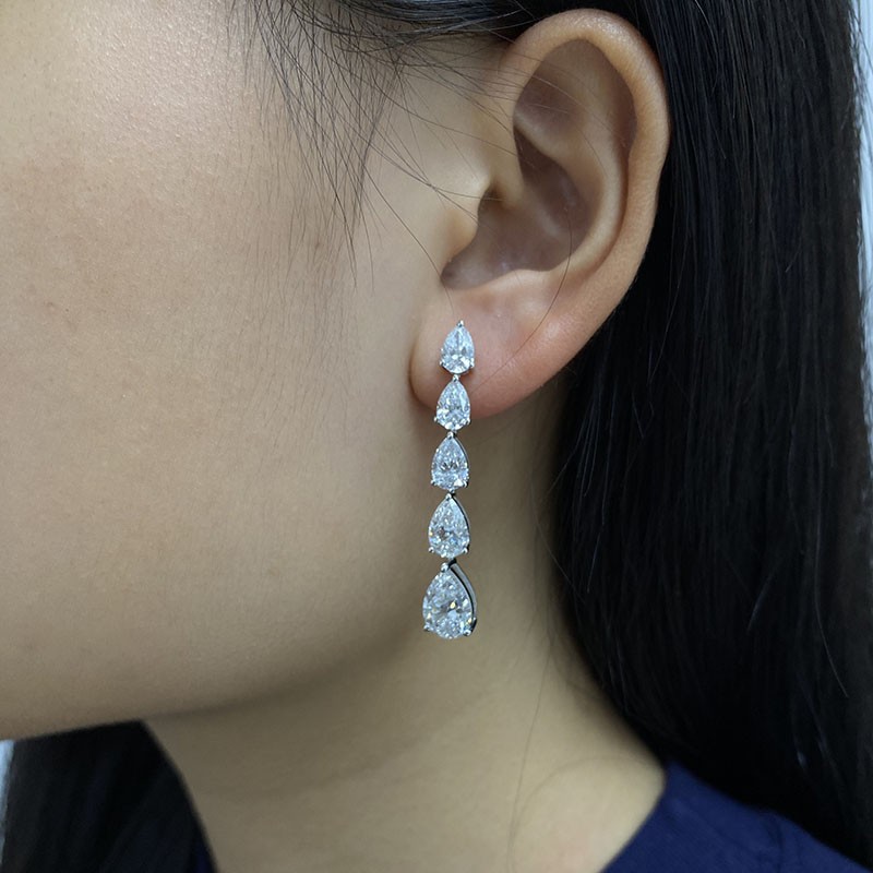 Collar de eternidad completo de oro blanco macizo de 14 quilates con corte de pera (43 cts) y aretes (9,2 cts)