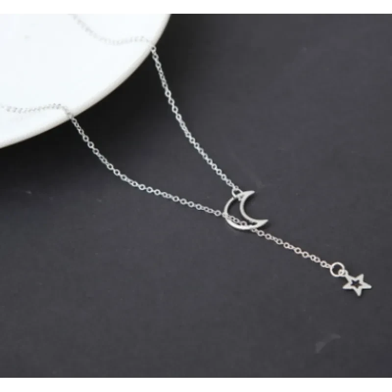 Collar corto con cadena de clavícula y luna y estrella