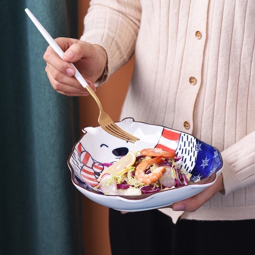 Plato hondo de oso polar con dibujos animados pintados a mano para hornear con forma de animal