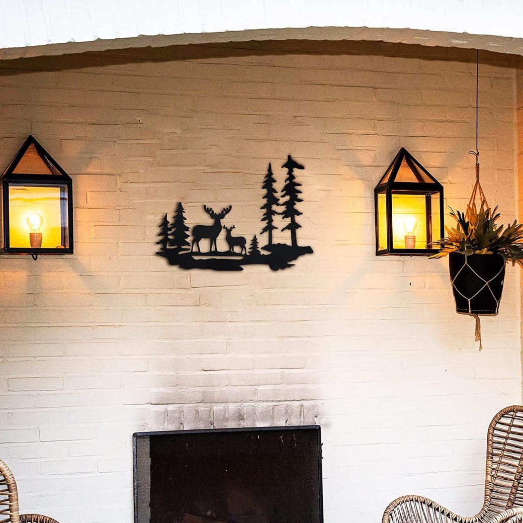 Colgante decorativo de pared con diseño de ciervo en el bosque