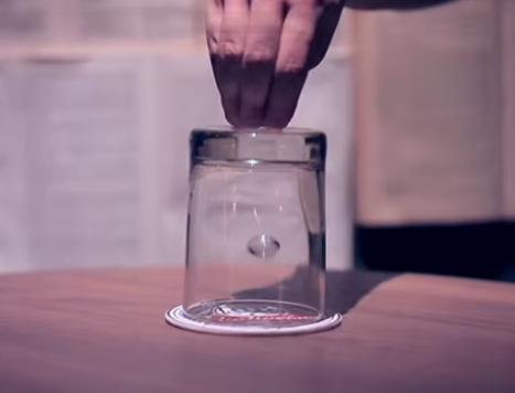 Trucos de magia de montaña rusa: Moneda en vaso de cristal, primer plano, escenario callejero, accesorios de magia, ilusión de mago, truco de mentalismo, rompecabezas, juguete