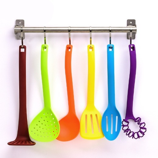 Juego de utensilios de cocina de nailon antiadherentes de seis piezas