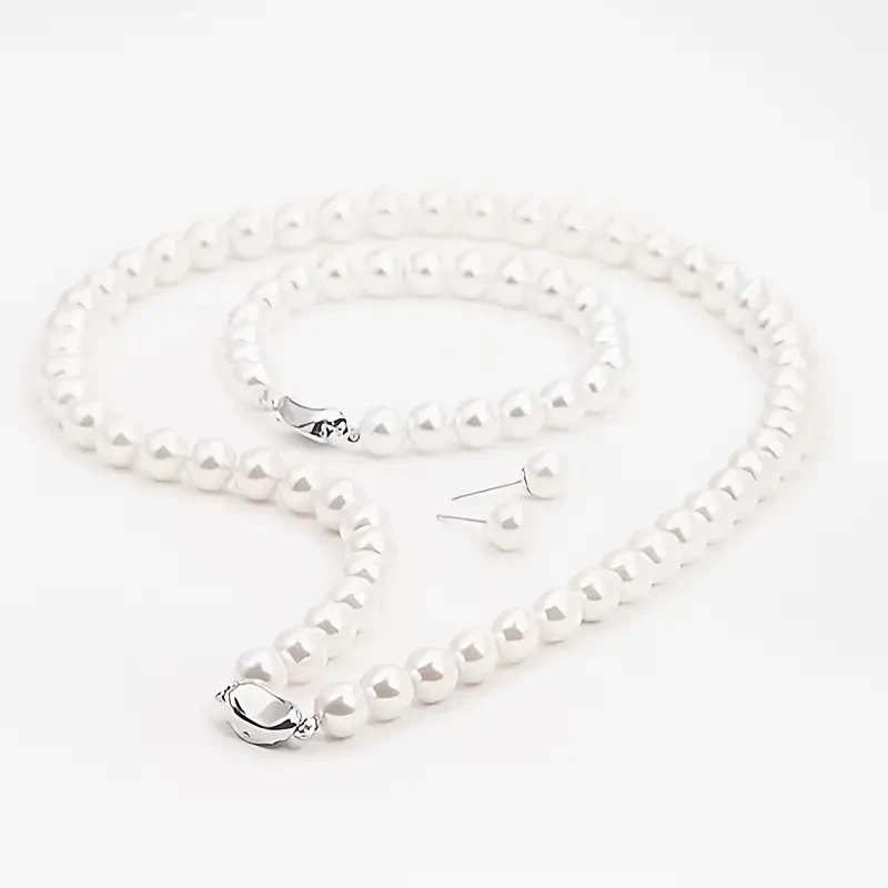 Delicado collar de perlas de agua dulce