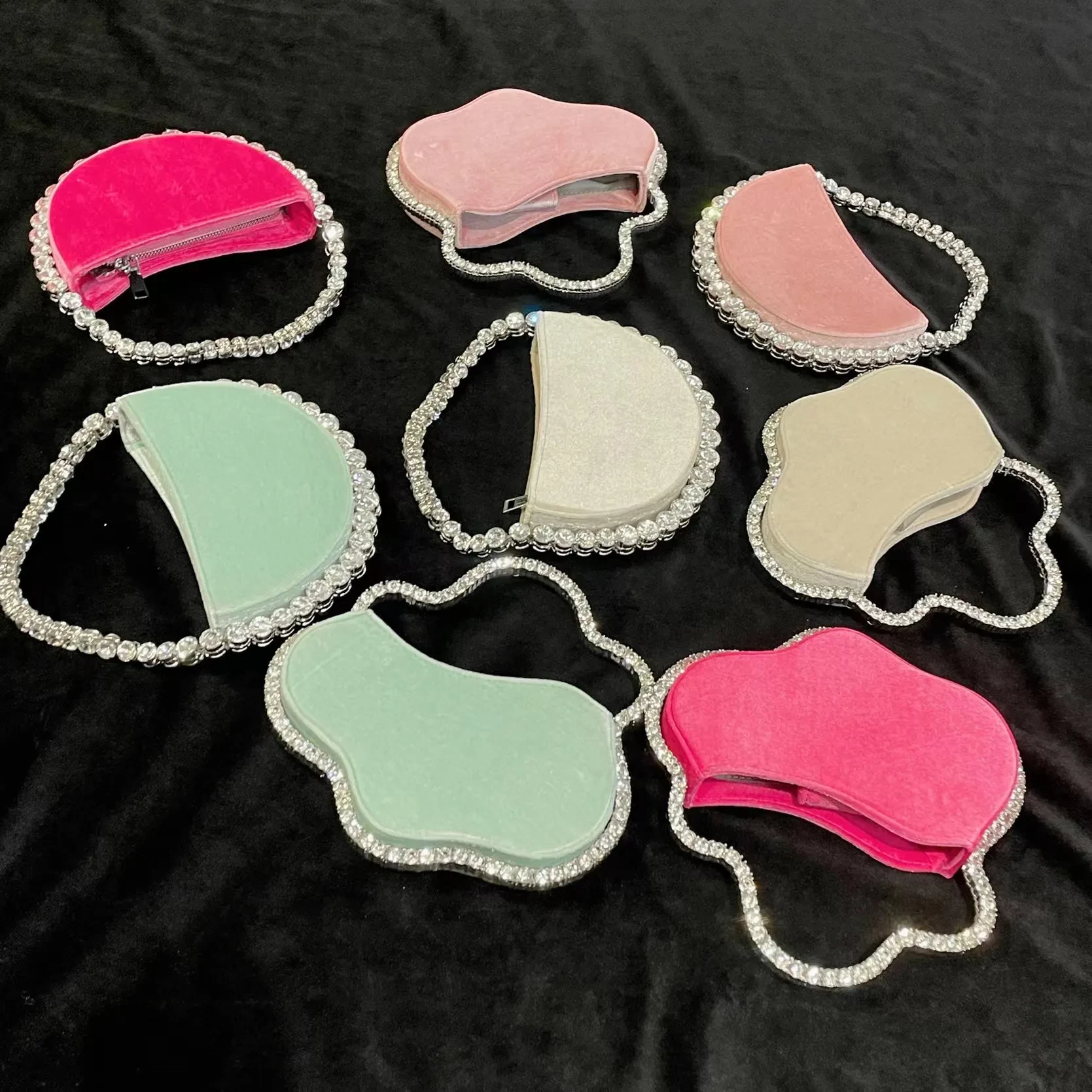 Bolso de mano vintage de terciopelo con diamantes de imitación y semicírculo para banquetes
