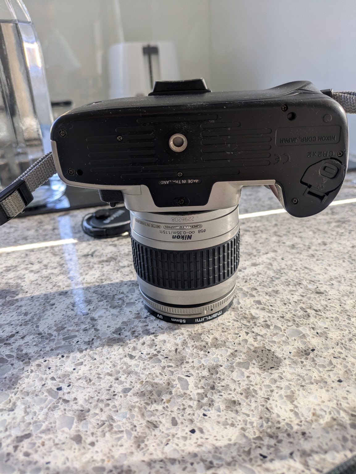 Nikon F65, objetivo Nikkor AF 28-80 mm 1:3.3 - 5.6 G más accesorios