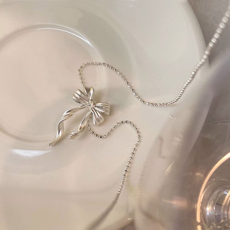 Nuevo collar con colgante de lazo elegante de plata de ley S925