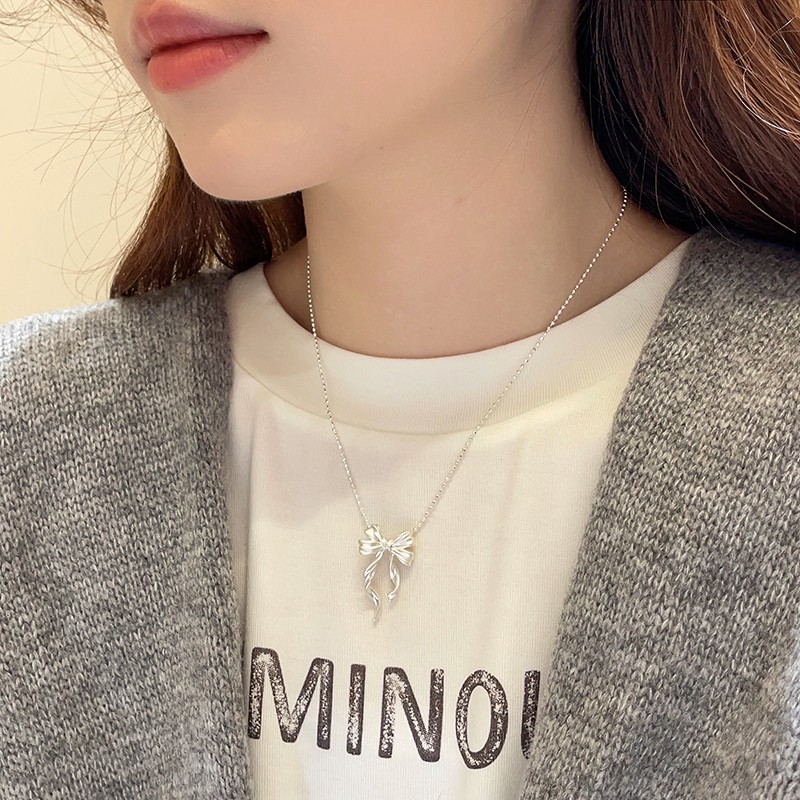 Nuevo collar con colgante de lazo elegante de plata de ley S925