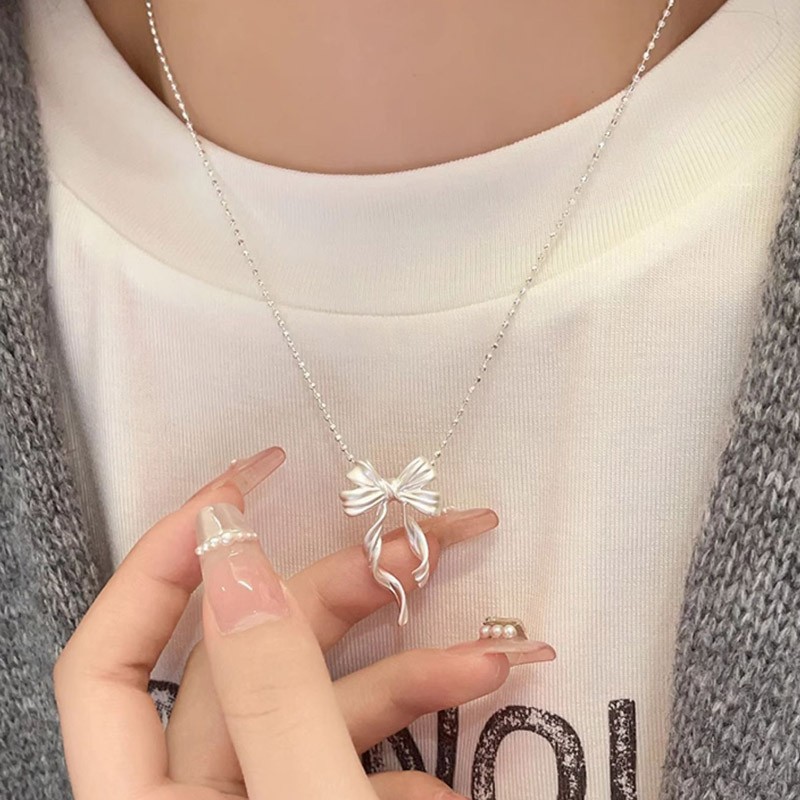 Nuevo collar con colgante de lazo elegante de plata de ley S925