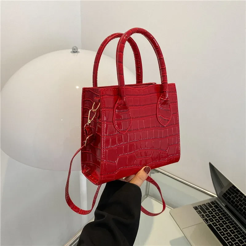 Bolso bandolera sencillo de moda para mujer con estampado de piedras en color liso