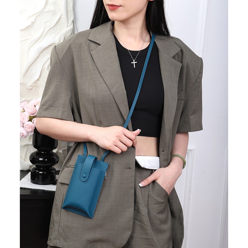 Bolso bandolera pequeño y elegante de piel de vaca con un solo hombro