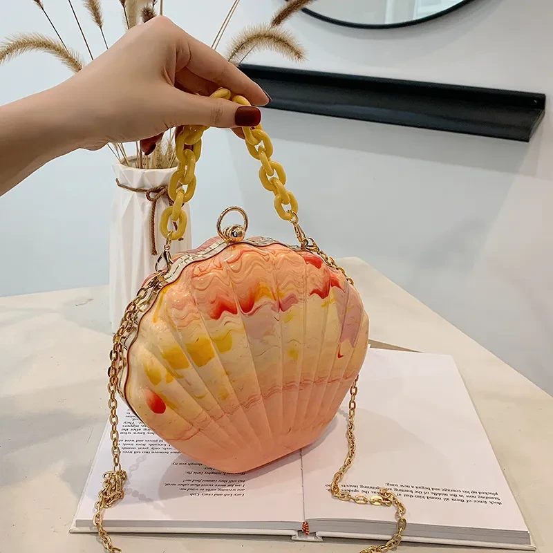 Bolso bandolera con cadena y estampado de un solo hombro
