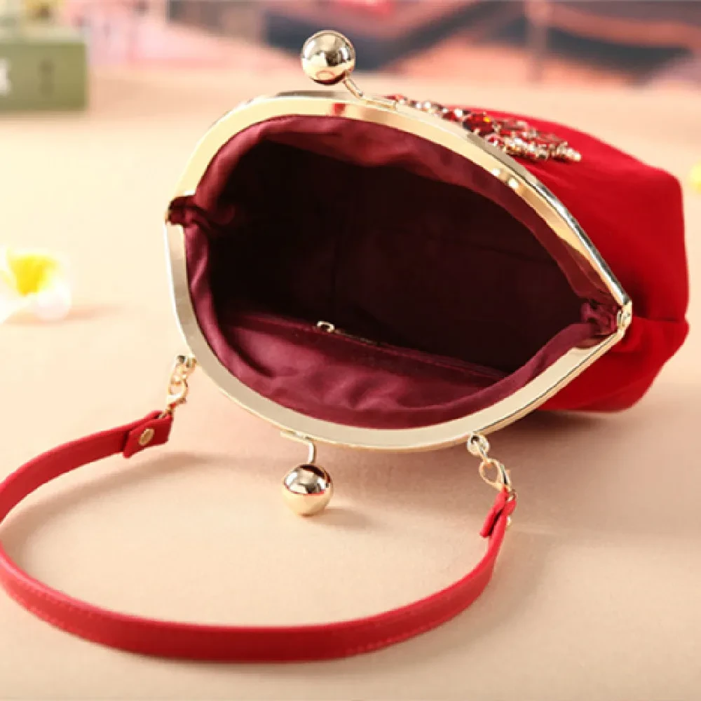 Bolso de novia rojo con personalidad de moda