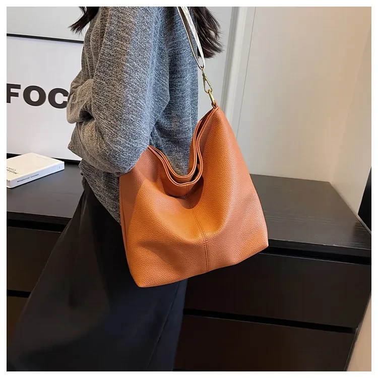 Bolso bandolera sencillo de gran capacidad con costuras de un solo hombro