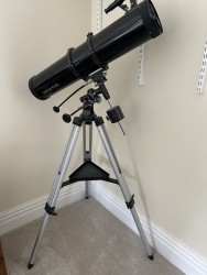 Telescopio reflector de velocidad Saxon 1309-EQ2 con accionamiento motorizado (nunca usado)