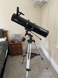 Telescopio reflector de velocidad Saxon 1309-EQ2 con accionamiento motorizado (nunca usado)