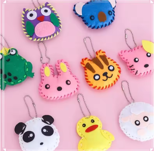 Lote de 10 juguetes artesanales para niños, de tela no tejida, hechos a mano, con forma de bolsa rosa, llaveros, adornos, manualidades, juguetes creativos.