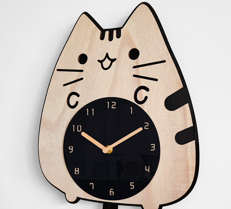 Reloj de madera con dibujos animados para decoración del hogar, sala de estar, gato moviendo la cola
