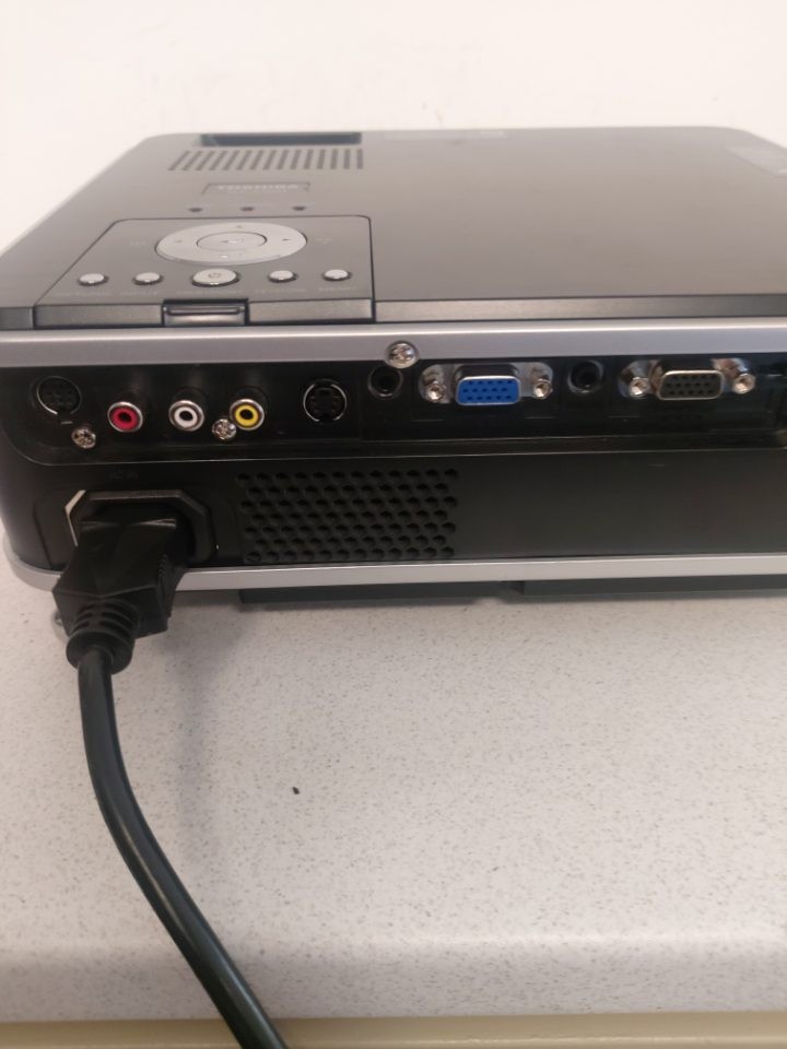 Proyector LED Toshiba solo 15 horas