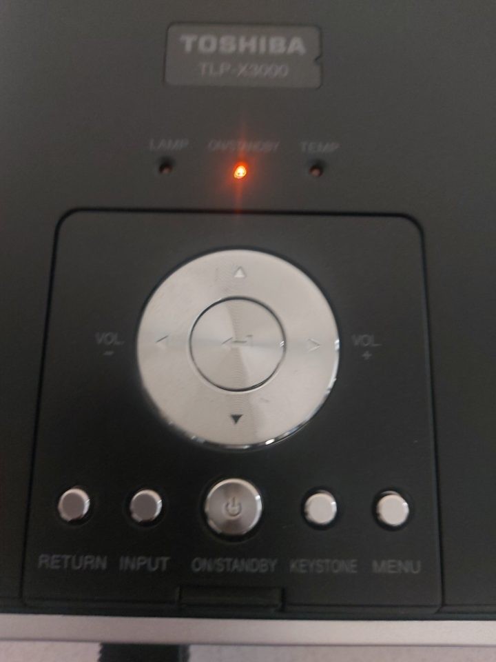 Proyector LED Toshiba solo 15 horas