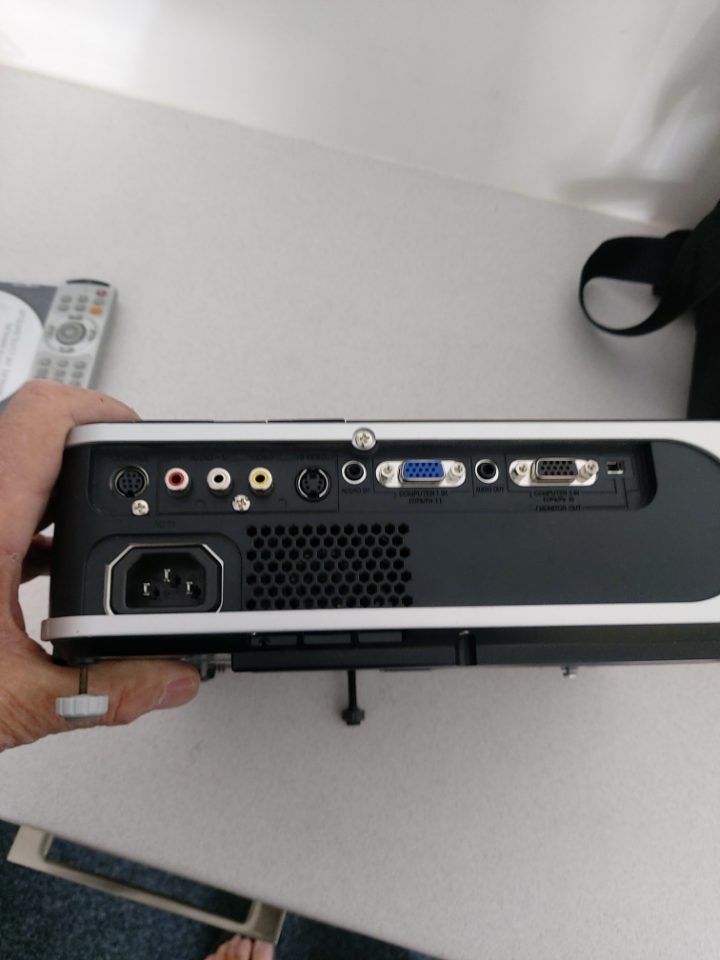 Proyector LED Toshiba solo 15 horas