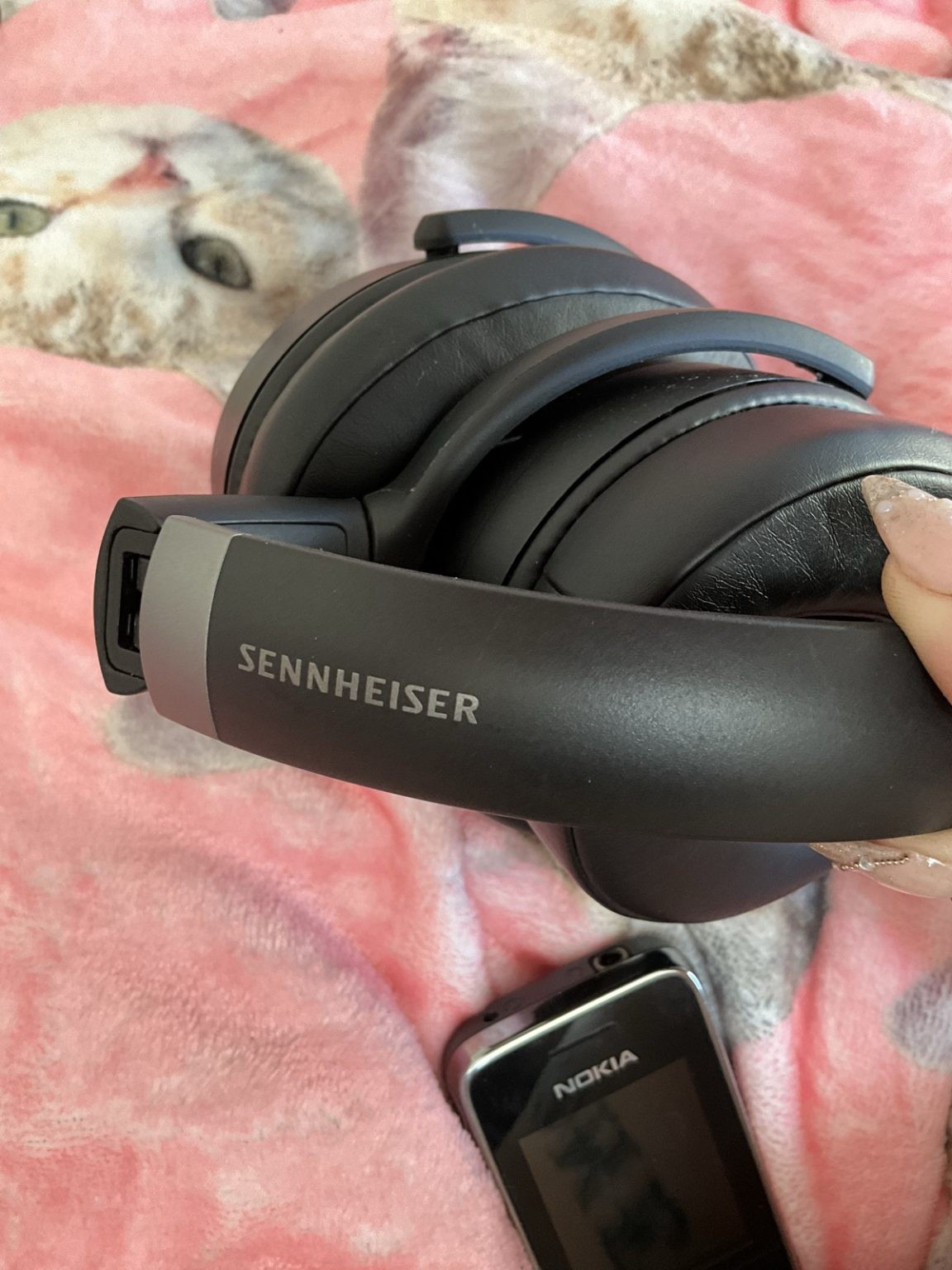 Audífonos inalámbricos con cancelación de ruido SENNHEISER HD. Precio de venta: $369.95 AFTERPAY.