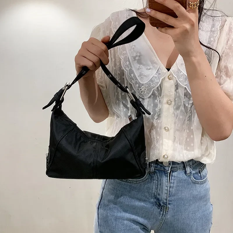 Bolso de hombro estilo occidental para mujer, estilo retro, de color sólido, a la moda, con un solo hombro y a juego.