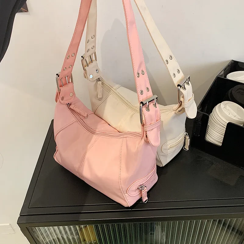 Bolso de hombro estilo occidental para mujer, estilo retro, de color sólido, a la moda, con un solo hombro y a juego.